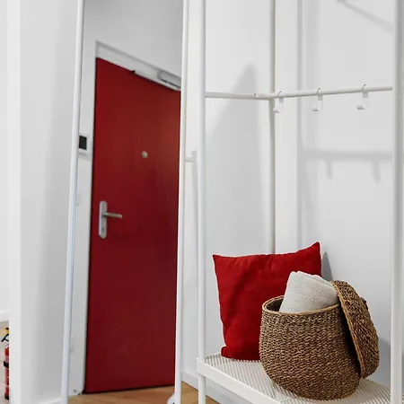 Sunny With Terraces In Kralovo Pole Lägenhet *